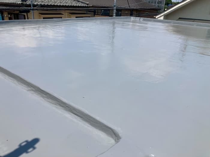 福生市の屋上ウレタン防水リフォーム事例：築42年の鉄骨造住宅。老朽化した防水層を撤去しウレタン防水で根本解決（総額91万円）したホークアイズの施工実績写真