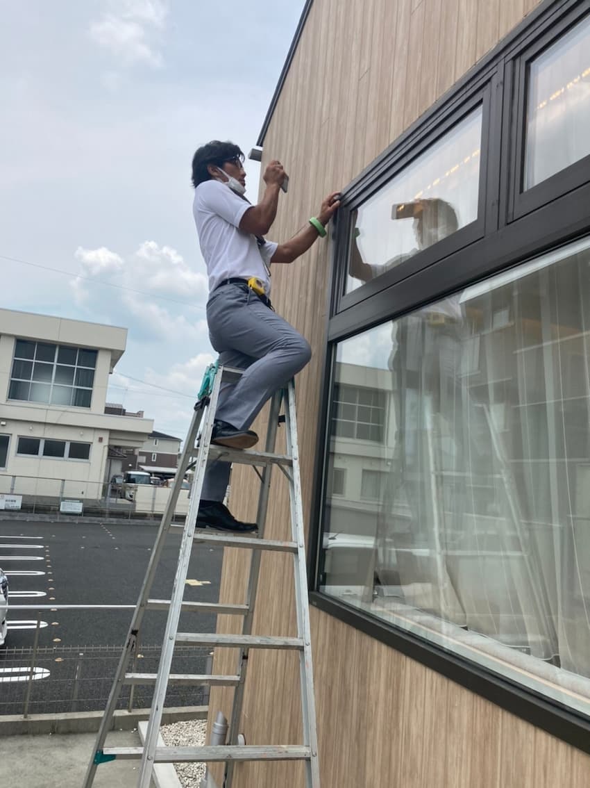 時間とお金を無駄にしたくない方へ。新築3年で起きた雨漏りの『根本原因』を暴く、岐阜県歯科医院での散水調査実録