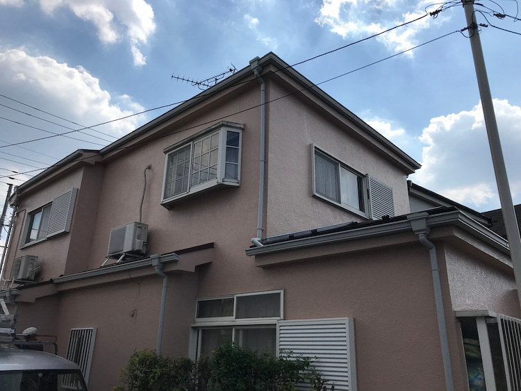 東京都多摩地区の木造住宅にて、他社で100万円かけても止まらなかった台所の雨漏りを、原因特定調査により完治させた修理実例写真